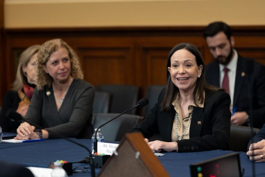 Congresista Debbie Wasserman respaldó a María Corina Machado: "No a normalizar el régimen chavista"