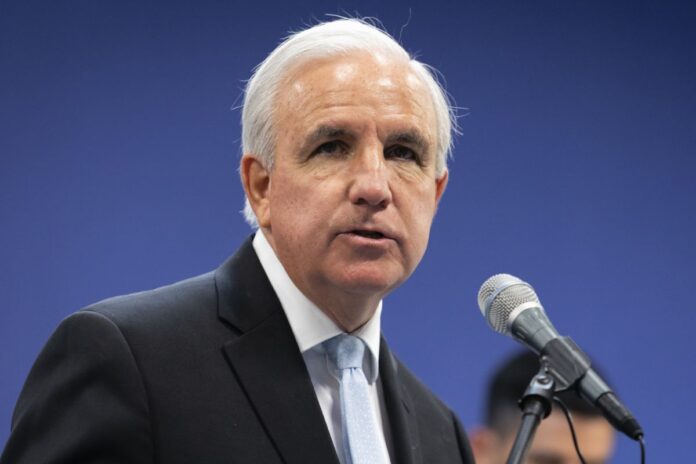 Congresista de EE. UU. sobre Delcy Rodríguez: «Sabandija, si no coopera, terminará al lado de Maduro y Cilia Flores en una cárcel federal» Congresista de EE. UU. sobre Delcy Rodríguez: "Sabandija, si no coopera, terminará al lado de Maduro y Cilia Flores en una cárcel federal"