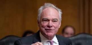 Senador Tim Kaine insta a garantizar elecciones en Venezuela este año: «Momento de un nuevo capítulo» Senador Tim Kaine insta a garantizar elecciones en Venezuela este año: "Momento de un nuevo capítulo"