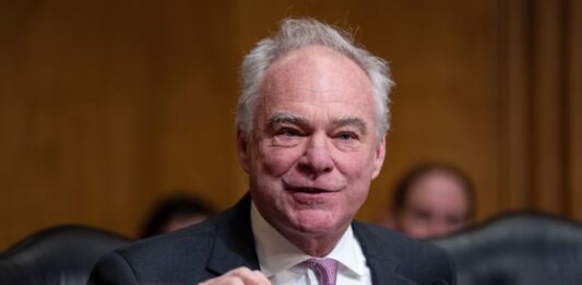 Senador Tim Kaine insta a garantizar elecciones en Venezuela este año: "Momento de un nuevo capítulo"