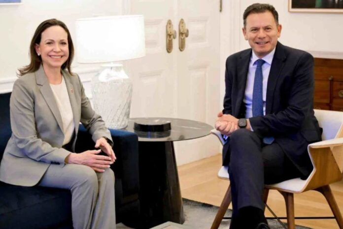Primer Ministro de Portugal tras encuentro con María Corina Machado: «Convergimos en la importancia de un proceso de transición democrática en Venezuela» Primer Ministro de Portugal tras encuentro con María Corina Machado: "Convergimos en la importancia de un proceso de transición democrática en Venezuela"