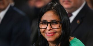 «A Delcy Rodríguez le interesa vender la idea de que no está en campaña cuando lo que vemos es una campaña» "A Delcy Rodríguez le interesa vender la idea de que no está en campaña cuando lo que vemos es una campaña"