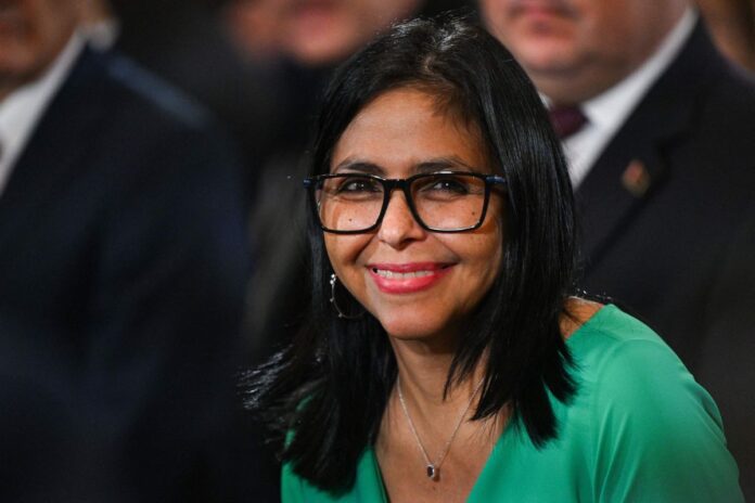 «A Delcy Rodríguez le interesa vender la idea de que no está en campaña cuando lo que vemos es una campaña» "A Delcy Rodríguez le interesa vender la idea de que no está en campaña cuando lo que vemos es una campaña"