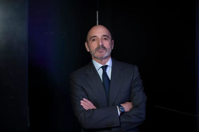 Plus Ultra pagó a Julio Martínez, socio de Zapatero, por «gestiones» con el régimen venezolano Plus Ultra pagó a Julio Martínez, socio de Zapatero, por "gestiones" con el régimen venezolano