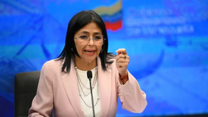 Delcy Rodríguez anuncia aumento salarial de 240 dólares: el nuevo engaño Delcy Rodríguez anuncia “aumento salarial”