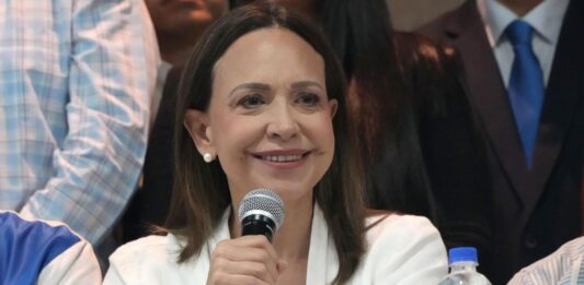 Exembajador de Panamá ante la OEA: "Con lo que está ocurriendo con el régimen de Delcy Rodríguez, su regreso a Venezuela está cada vez más cerca"