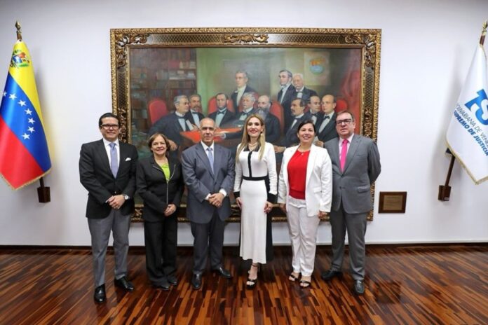 TSJ incorporó magistrados suplentes y estableció nueva directiva encabezada por Caryslia Rodríguez, Elías Bittar y Tania D’Amelio TSJ incorporó magistrados suplentes y estableció nueva directiva encabezada por Caryslia Rodríguez, Elías Bittar y Tania D’Amelio