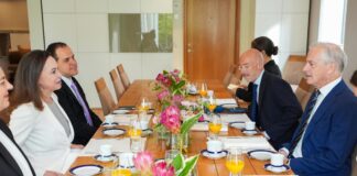 Primer ministro noruego se reunió con Machado y afirmó que la democracia es el único camino para la estabilidad en Venezuela Primer ministro noruego se reunió con Machado y afirmó que la democracia es el único camino para la estabilidad en Venezuela