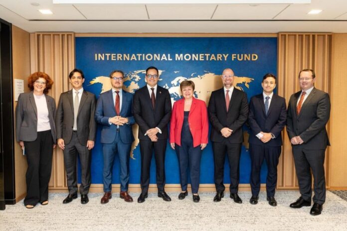 Comitiva del régimen se reunió con la directora del FMI para evaluar asistencia y recuperación de fondos Comitiva del régimen se reunió con la directora del FMI para evaluar asistencia y recuperación de fondos