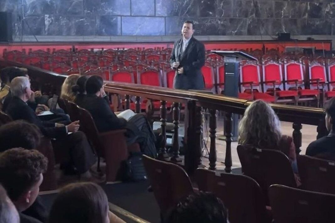 Javier Tarazona a estudiantes de la ULA: "Salí de la cárcel sin odio, pero con deseo de justicia" Javier Tarazona a estudiantes de la ULA: "Salí de la cárcel sin odio, pero con deseo de justicia"