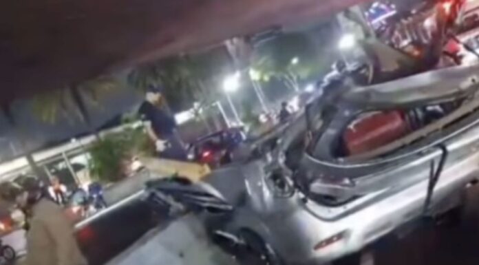 Tres fallecidos y cuatro heridos por accidente de tránsito en el distribuidor El Ciempiés Tres fallecidos y cuatro heridos por accidente de tránsito en el distribuidor El Ciempiés