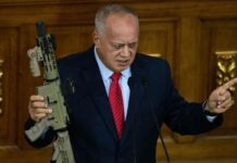 Diosdado Cabello es comparado con Stalin tras referirse a la «familia militar» en discurso ante soldados del régimen Diosdado Cabello es comparado con Stalin tras referirse a la "familia militar" en discurso ante soldados del régimen