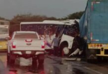 Nueve muertos y más de 20 heridos por choque entre autobús y gandola en Anzoátegui Nueve muertos y más de 20 heridos por choque entre autobús y gandola en Anzoátegui