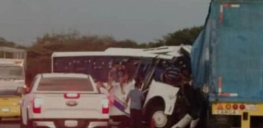 Nueve muertos y más de 20 heridos por choque entre autobús y gandola en Anzoátegui