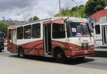 Estudiantes: Choferes solo aceptan entre uno y cuatro pasajes preferenciales por unidad Estudiantes denuncian que choferes solo aceptan entre uno y cuatro pasajes preferenciales por unidad