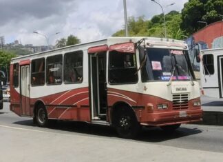 Estudiantes: Choferes solo aceptan entre uno y cuatro pasajes preferenciales por unidad Estudiantes denuncian que choferes solo aceptan entre uno y cuatro pasajes preferenciales por unidad