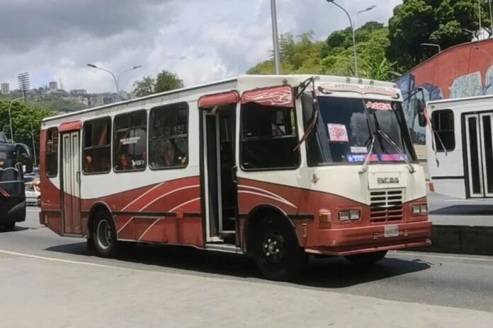 Estudiantes: Choferes solo aceptan entre uno y cuatro pasajes preferenciales por unidad Estudiantes denuncian que choferes solo aceptan entre uno y cuatro pasajes preferenciales por unidad