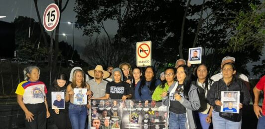 Familiares de presos políticos hicieron vigilia frente a la Embajada de Estados Unidos en Caracas