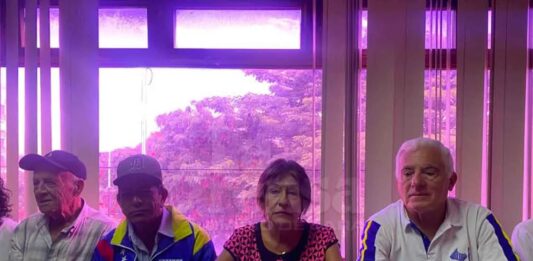 Sindicatos, trabajadores y jubilados del sector educación denuncian que no recibieron el bono de profesionalización en mayo