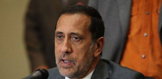 José Guerra propone aumentar salarios a un "nivel financiable" con la renta petrolera