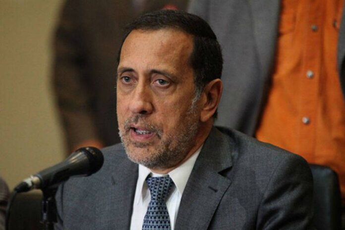 José Guerra propone aumentar salarios a un «nivel financiable» con la renta petrolera José Guerra propone aumentar salarios a un "nivel financiable" con la renta petrolera