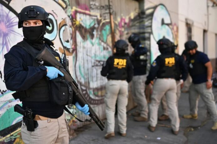 Más de 15 personas vinculadas al Tren de Aragua fueron detenidas en Chile por lavado de activos Más de 15 personas vinculadas al Tren de Aragua fueron detenidas en Chile por lavado de activos