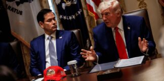 Donald Trump anuncia ataques «muy duros» contra Irán y compara la operación con lo que EE. UU. hizo con Venezuela Donald Trump anuncia ataques "muy duros" contra Irán y compara la operación con lo que EE. UU. hizo con Venezuela