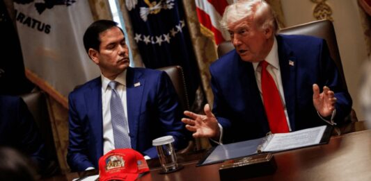 Donald Trump anuncia ataques "muy duros" contra Irán y compara la operación con lo que EE. UU. hizo con Venezuela
