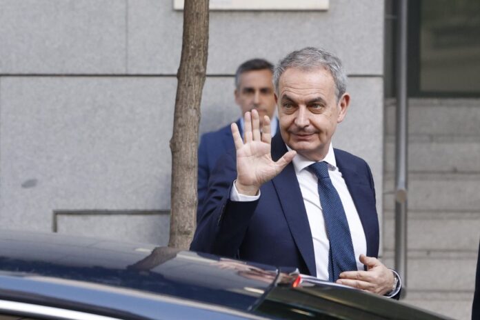 Zapatero admitió pagos de empresarios venezolanos a sus hijas pero los desvinculó de Plus Ultra Zapatero admitió pagos de empresarios venezolanos a sus hijas pero los desvinculó de Plus Ultra