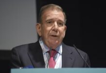 Edmundo González Urrutia: «Mi hija me comunicó que su esposo sería liberado si yo renunciaba» Edmundo González Urrutia: "Mi hija me comunicó que su esposo sería liberado si yo renunciaba"