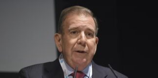Edmundo González Urrutia: «Mi hija me comunicó que su esposo sería liberado si yo renunciaba» Edmundo González Urrutia: "Mi hija me comunicó que su esposo sería liberado si yo renunciaba"