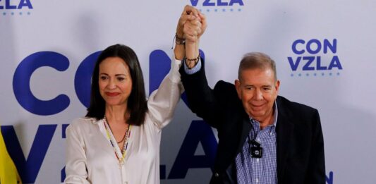 "74% de los venezolanos considera que María Corina Machado y Edmundo González Urrutia hacen bien en no sumarse a las negociaciones"