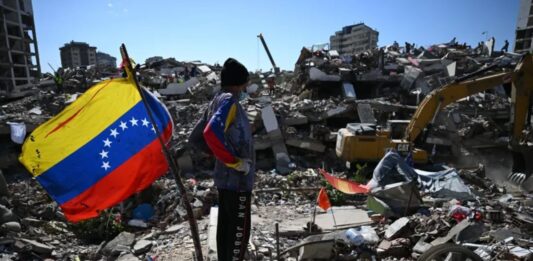 Un bebé nació entre los escombros del letal doble terremoto en La Guaira