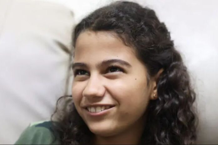 Cómo sobrevivió Fabiana Blanco de 12 años bajo los escombros por 32 horas: «Comí kétchup y queso para mantenerme consciente» Cómo sobrevivió Fabiana Blanco de 12 años bajo los escombros por 32 horas: "Comí kétchup y queso para mantenerme consciente"