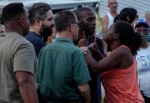 Habitantes de la GMVV confrontaron a Nicolás Maduro Guerra: Lo responsabilizaron por las muertes tras el terremoto Habitantes de la GMVV confrontaron a Nicolás Maduro Guerra: Lo responsabilizaron por las muertes tras el terremoto
