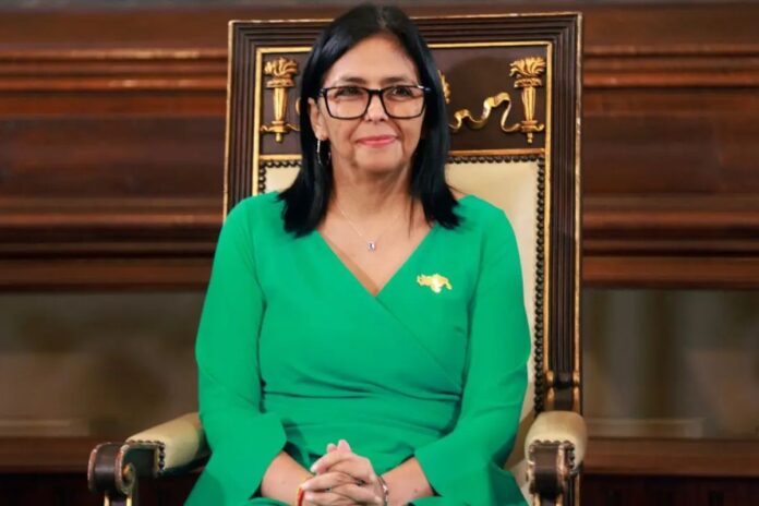 Delcy Rodríguez se querella contra Víctor de Aldama por «el sobre» para financiar al PSOE Delcy Rodríguez se querella contra Víctor de Aldama por «el sobre» para financiar al PSOE