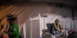 Médicos de El Salvador preocupados que rescatados de La Guaira no recibían atención en el momento Médicos de El Salvador preocupados que rescatados de La Guaira no recibían atención en el momento