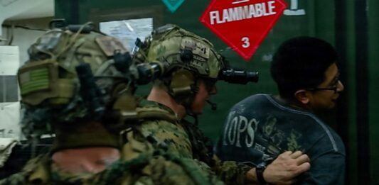 Marines de EE. UU. realizaron simulacro de interdicción en un buque anclado en el Puerto de La Guaira