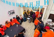 Venezolanos en Buenos Aires rindieron homenaje a rescatistas argentinos tras culminar su misión en La Guaira Venezolanos en Buenos Aires rindieron homenaje a rescatistas argentinos tras culminar su misión en La Guaira