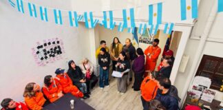 Venezolanos en Buenos Aires rindieron homenaje a rescatistas argentinos tras culminar su misión en La Guaira Venezolanos en Buenos Aires rindieron homenaje a rescatistas argentinos tras culminar su misión en La Guaira