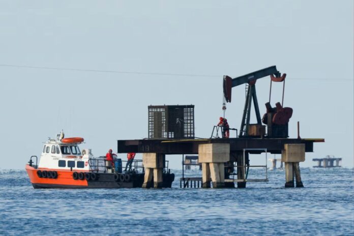 Wall Street Journal: Grandes petroleras estadounidenses que intentan entrar en Venezuela se han topado con un muro Wall Street Journal: Grandes petroleras estadounidenses que intentan entrar en Venezuela se han topado con un muro