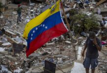 Familias exigen no demoler edificios en La Guaira sin recuperar antes los cuerpos de los fallecidos Familias exigen no demoler edificios en La Guaira sin recuperar antes los cuerpos de los fallecidos