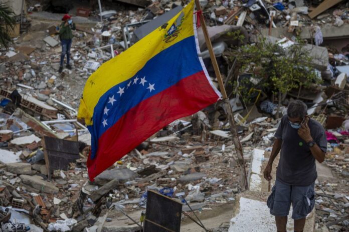 Familias exigen no demoler edificios en La Guaira sin recuperar antes los cuerpos de los fallecidos Familias exigen no demoler edificios en La Guaira sin recuperar antes los cuerpos de los fallecidos