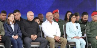 Coronel retirado calificó de degradación militar que funcionarios civiles ajenos a la Fuerza Armada entreguen sables a nuevos oficiales Coronel retirado calificó de degradación militar que funcionarios civiles ajenos a la Fuerza Armada entreguen sables a nuevos oficiales