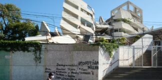 Se centran en Venezuela en la búsqueda de cuerpos cuando se cumplen dos semanas del terremoto Se centran en Venezuela en la búsqueda de cuerpos cuando se cumplen dos semanas del terremoto