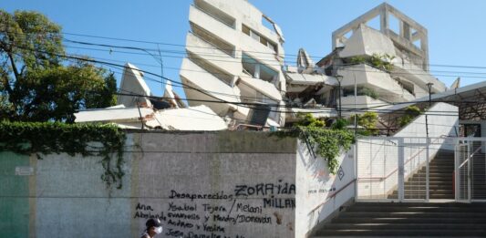 Se centran en Venezuela en la búsqueda de cuerpos cuando se cumplen dos semanas del terremoto