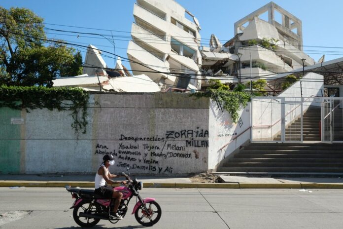 Se centran en Venezuela en la búsqueda de cuerpos cuando se cumplen dos semanas del terremoto Se centran en Venezuela en la búsqueda de cuerpos cuando se cumplen dos semanas del terremoto