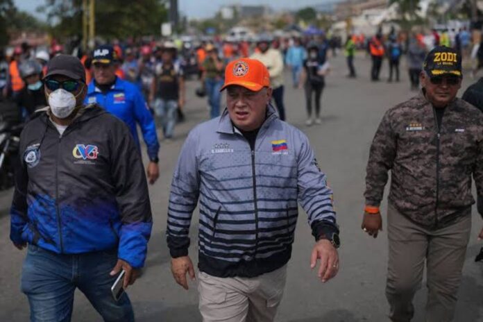 Iván Simonovis sobre escándalo de Diosdado Cabello en La Guaira: «El Cartel de los Soles tiene varias caletas allí» Iván Simonovis sobre escándalo de Diosdado Cabello en La Guaira: "El Cartel de los Soles tiene varias caletas allí"