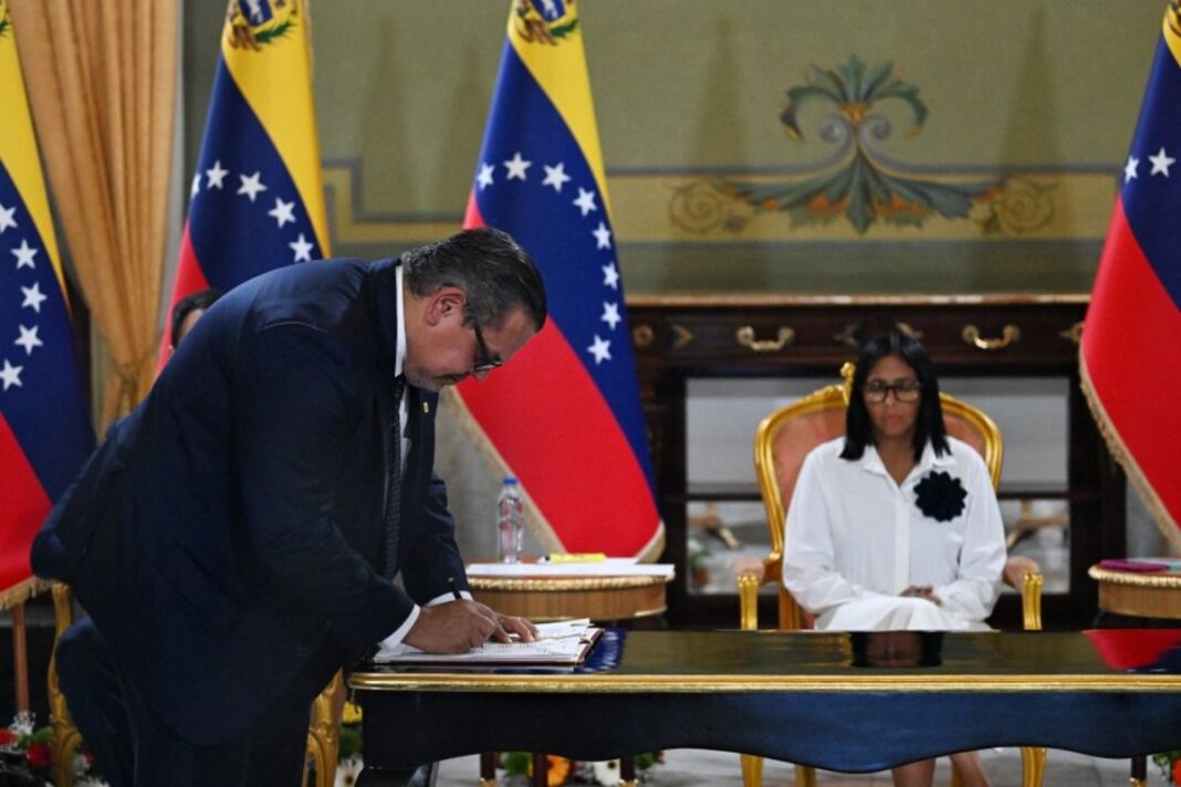 Exportaciones petroleras de Venezuela caen 25% en julio tras reducción a la mitad de los envíos a India