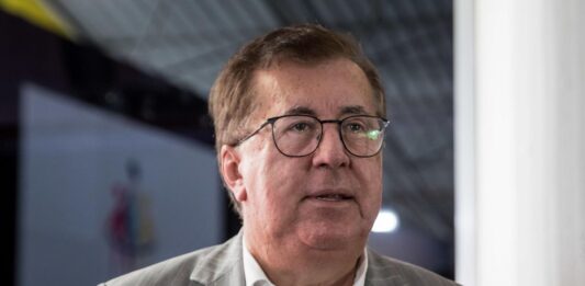 César Pérez Vivas exige a EE. UU. fecha para presidencial y reafirma candidatura de María Corina Machado